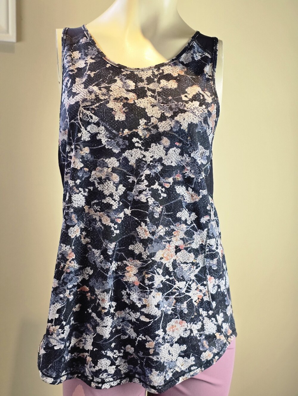 Lululemon Sculpt Tank II in the Multi / Black colourway. Sz 8/10, See Desc